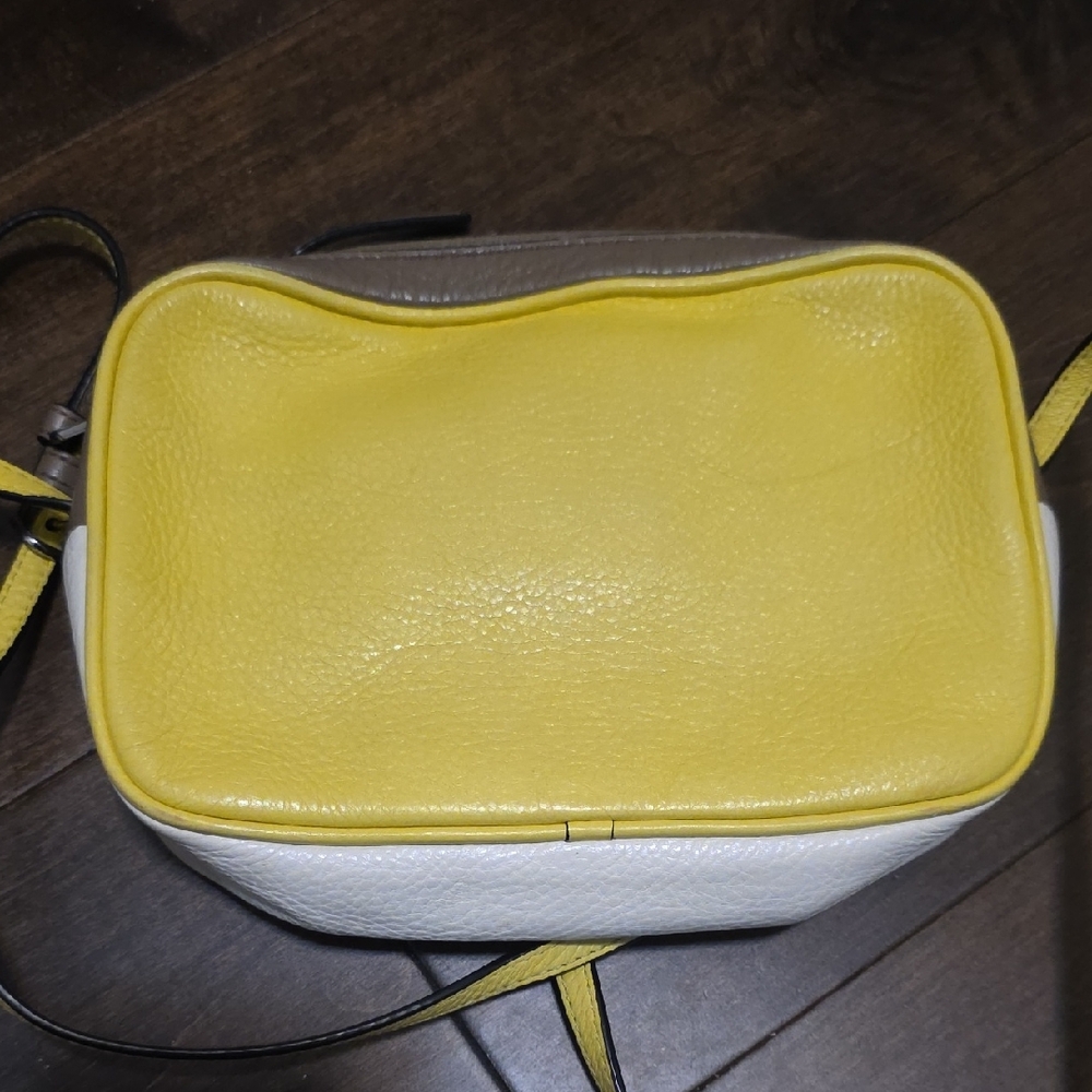 Marc by Marc Jacobs Two-Tone Yellow and Cream Shoulder Bag - Picture 4 of 8